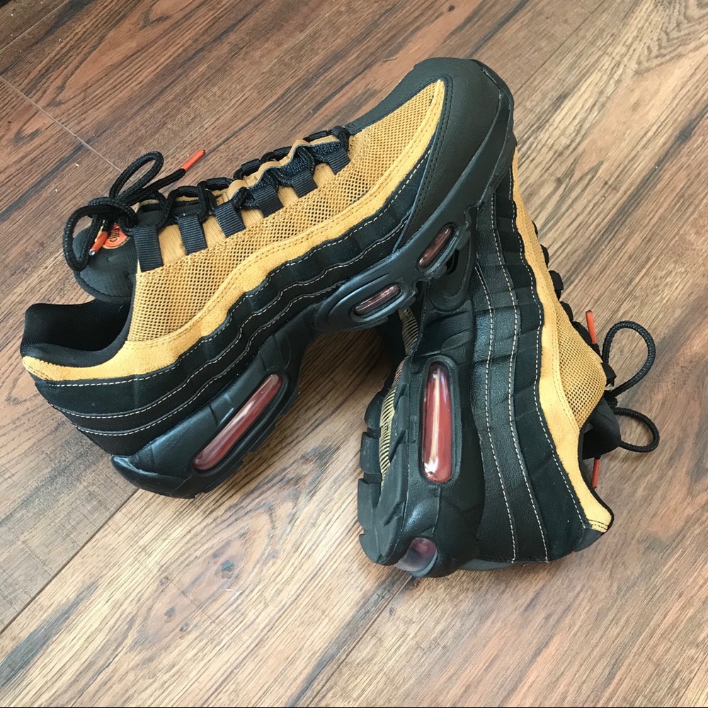Nike Air Max 95 Essential